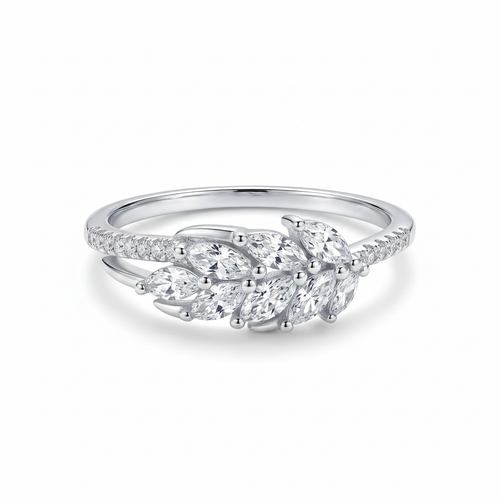 Anillo de plata 925 con diseño elegante de piedras brillantes en corte marquesa