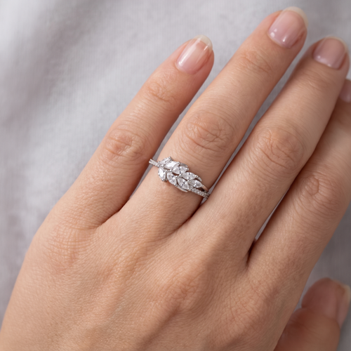 Anillo Aura Marquesa de Plata 925 puesto en la mano