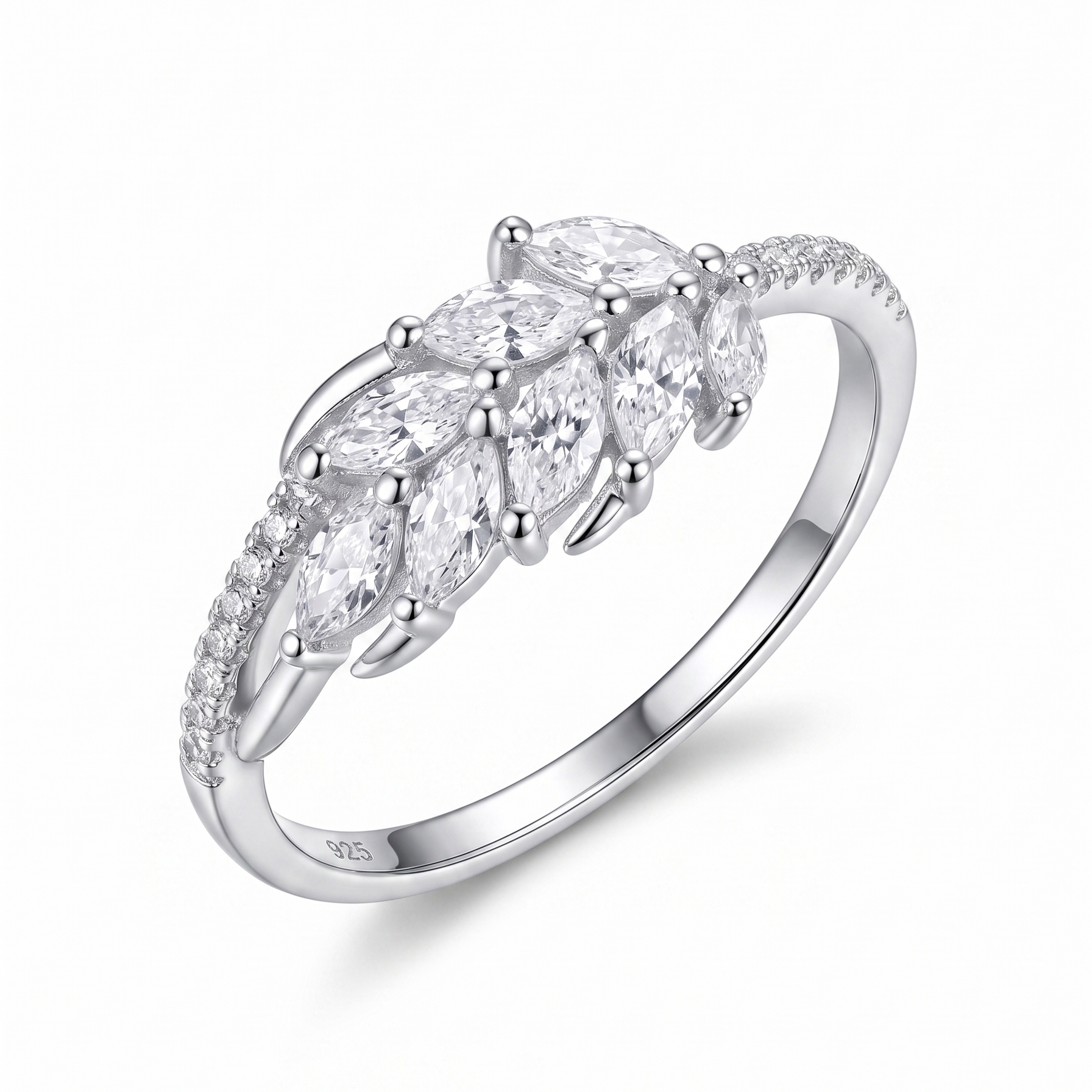 Anillo de plata 925 con diseño elegante en corte marquesa