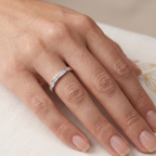 Anillo fino de plata 925 con acabado pulido y franja brillante central