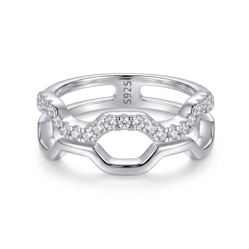 Anillo doble línea en plata 925 con diseño geométrico y detalles brillantes