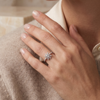 Anillo fino de plata 925 con motivo radial y delicados destellos brillantes