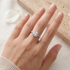 Anillo fino de plata 925 con diseño cuadrado, halo de brillo