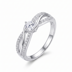 Anillo de plata 925 con diseño entrelazado, detalle brillante central