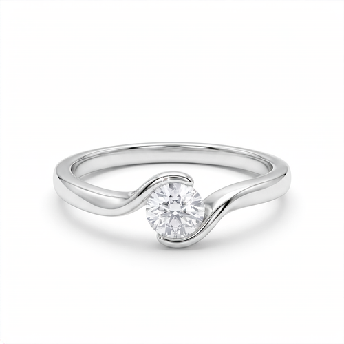 Anillo de plata 925 con diseño ondulado y detalle brillante central sobre fondo blanco