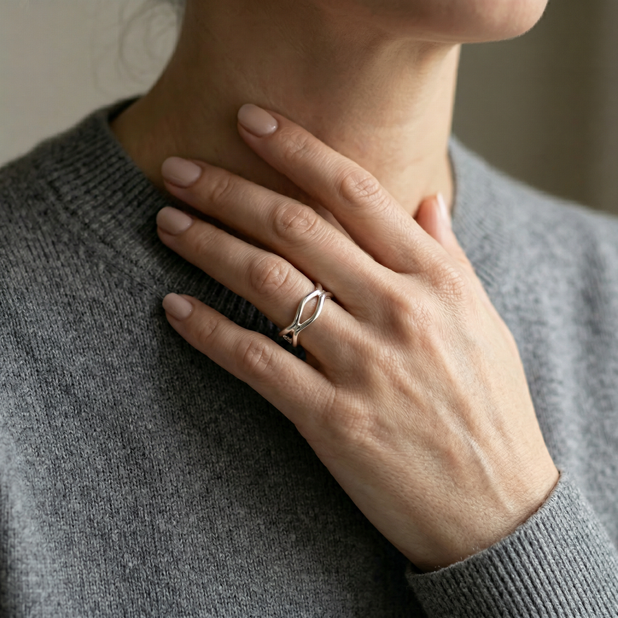 Anillo ondas de plata 925 en look elegante