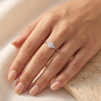 Anillo Oval Camelia de plata 925 con centro ovalad