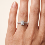 Anillo fino de plata 925 con motivo geométrico rectangular y brillo lateral