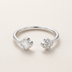 Anillo tréboles en contraste, uno blanco y uno brillante