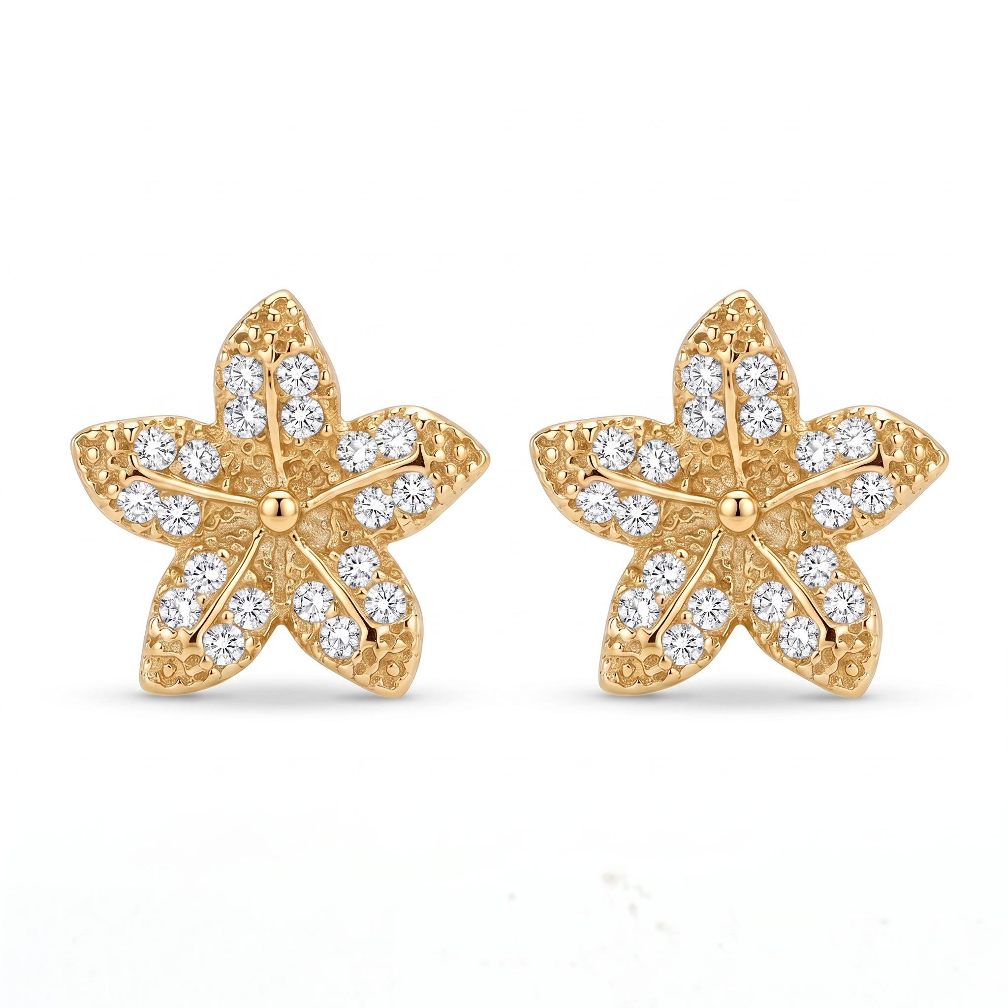 Arete Estrella Marina Coraline bañado en oro de 18K sobre plata 925 con detalles brillantes
