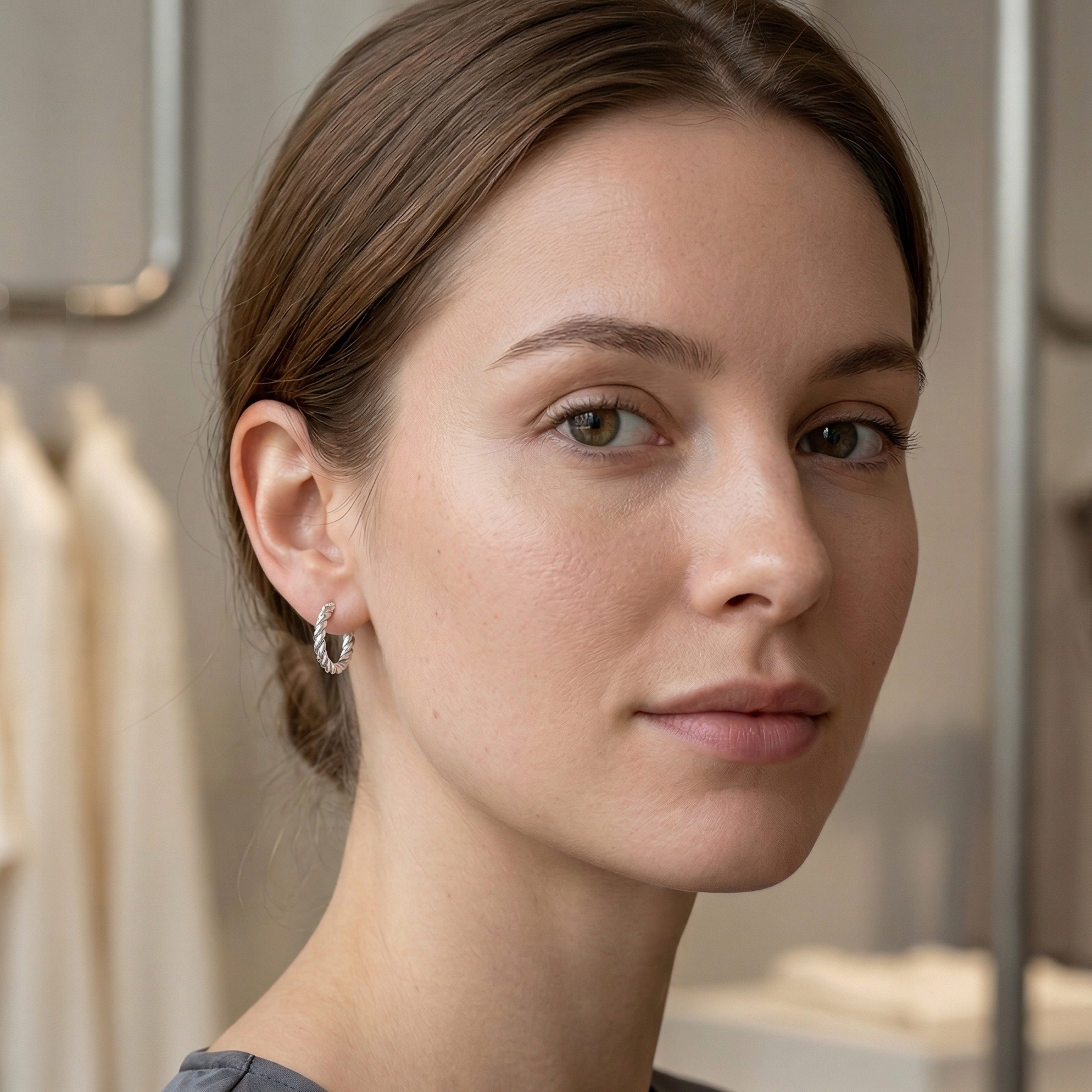 Aretes de plata 925 tipo argolla trenzada con acabado brillante