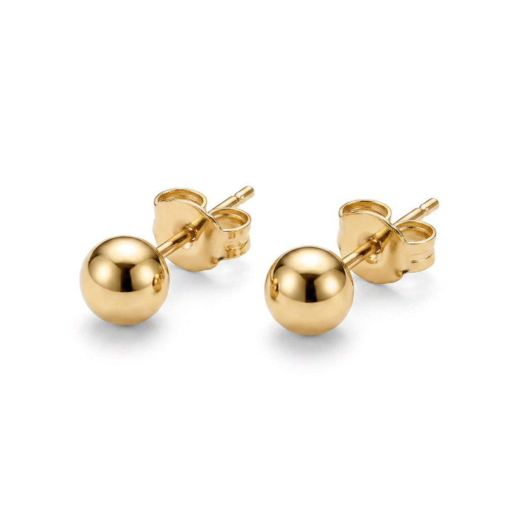 Aretes bolita de 5 mm en plata 925 bañada en oro de 18k, con broche mariposa.