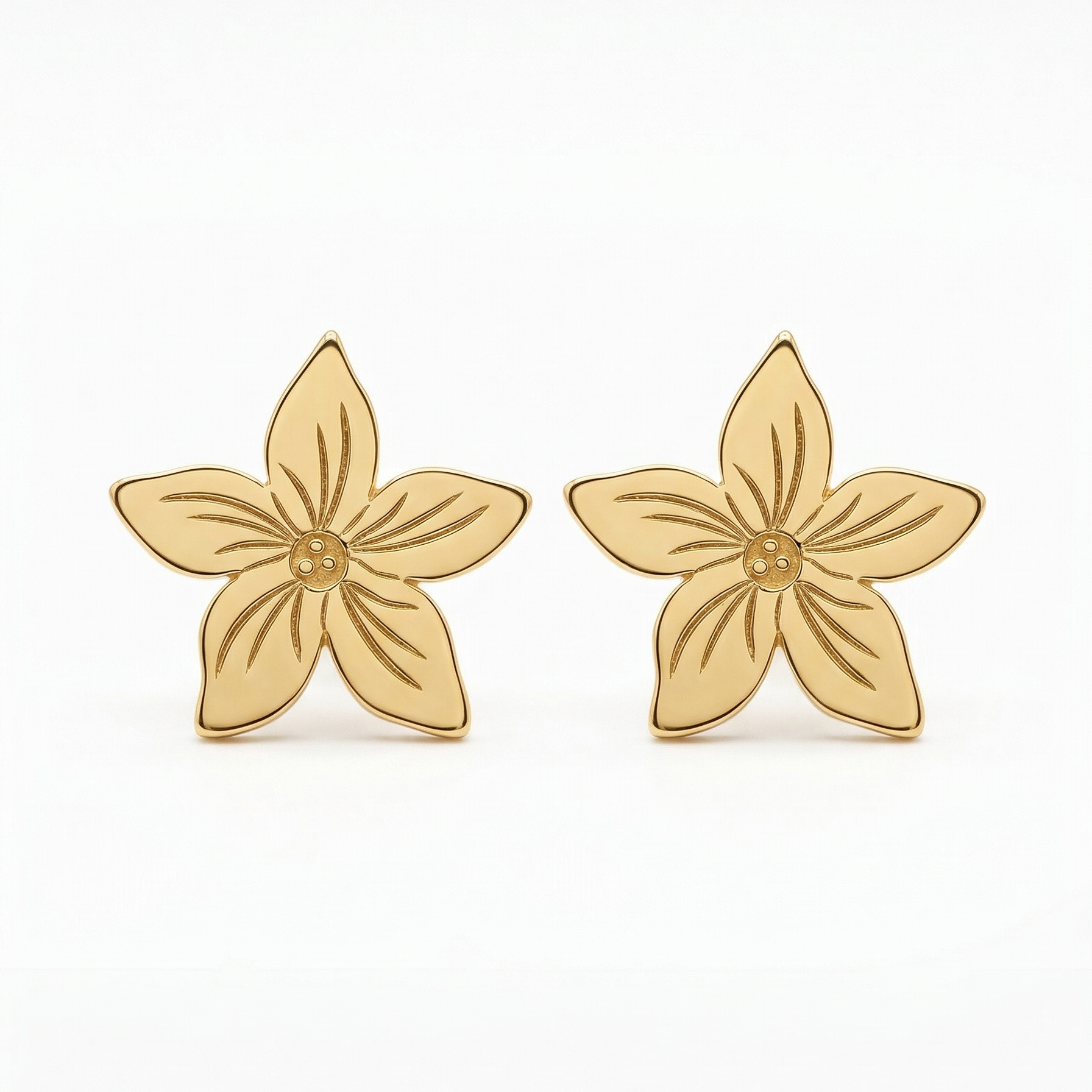 Aretes flor dorados de plata 925 bañada en oro 18K con diseño de cinco pétalos