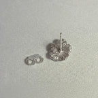 Aretes flor mini de plata 925 con cierre mariposa a presión