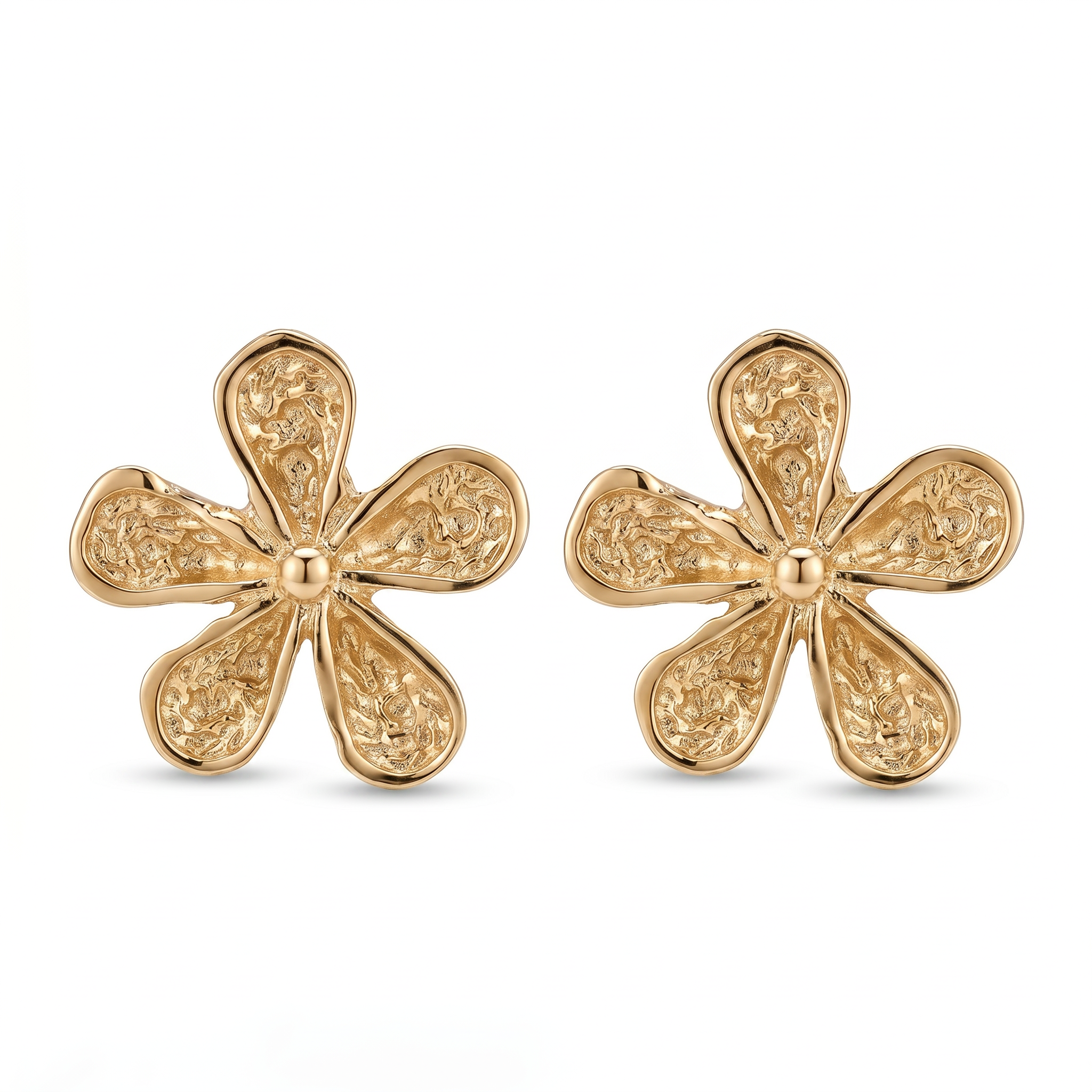 Aretes Flor Solea bañados en oro de 18K sobre plata 925 con diseño floral de cinco pétalos