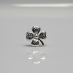 Arete trébol de cuatro hojas de plata 925 con detalle grabado