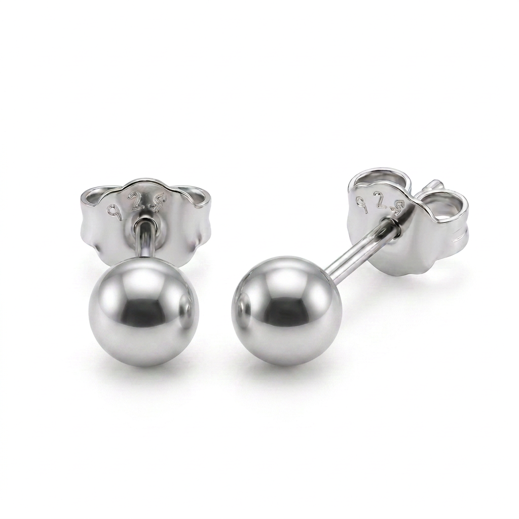 Aretes bolita de 5 mm en plata 925 con broche mariposa.