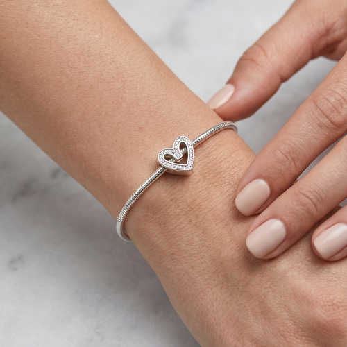 Charm corazón de luz de plata 925 colocado en pulsera