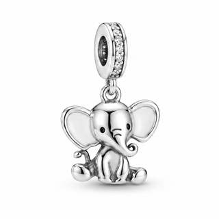 Charm elefantito de plata 925 con aro superior brillante sobre fondo blanco
