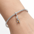 Charm jirafa corazón de plata 925 colocado en pulsera