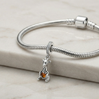 Charm de plata 925 con diseño de jirafa y corazón central