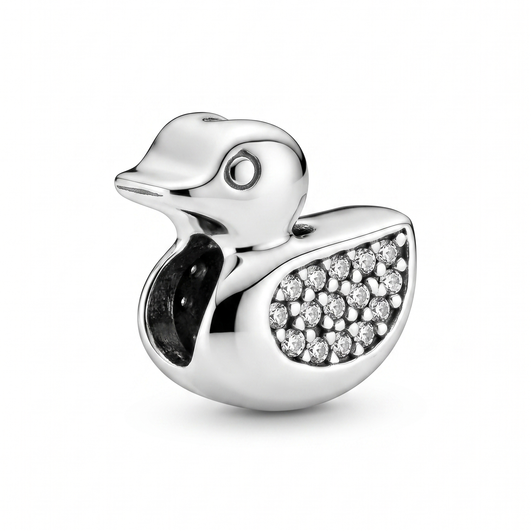 Charm patito de plata 925 con ala de detalles brillantes sobre fondo blanco