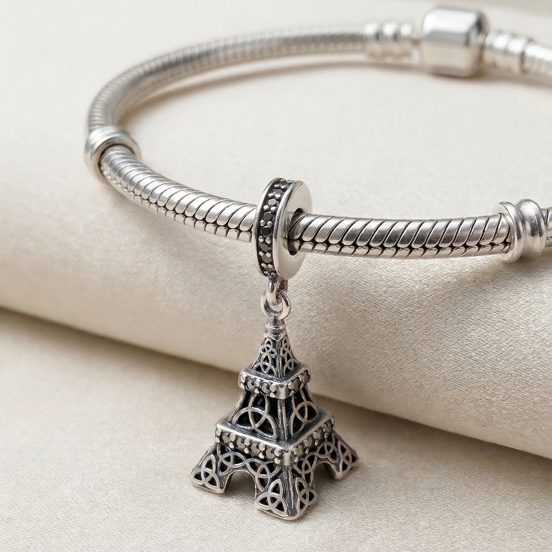Charm de plata 925 inspirado en la Torre Eiffel de París