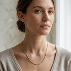 Collar minimalista de bolitas y barras en plata 925 bañada en oro de 18k