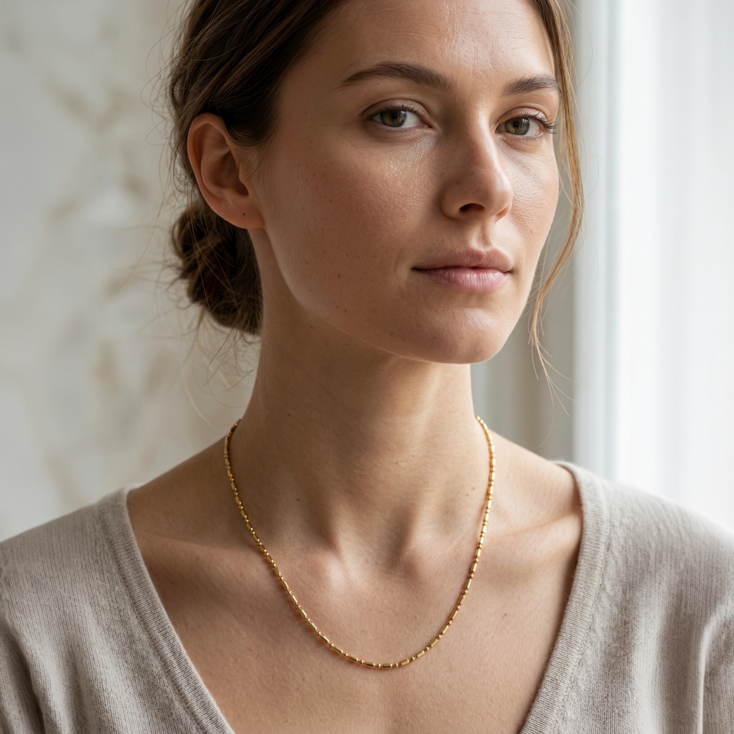 Collar minimalista de bolitas y barras en plata 925 bañada en oro de 18k