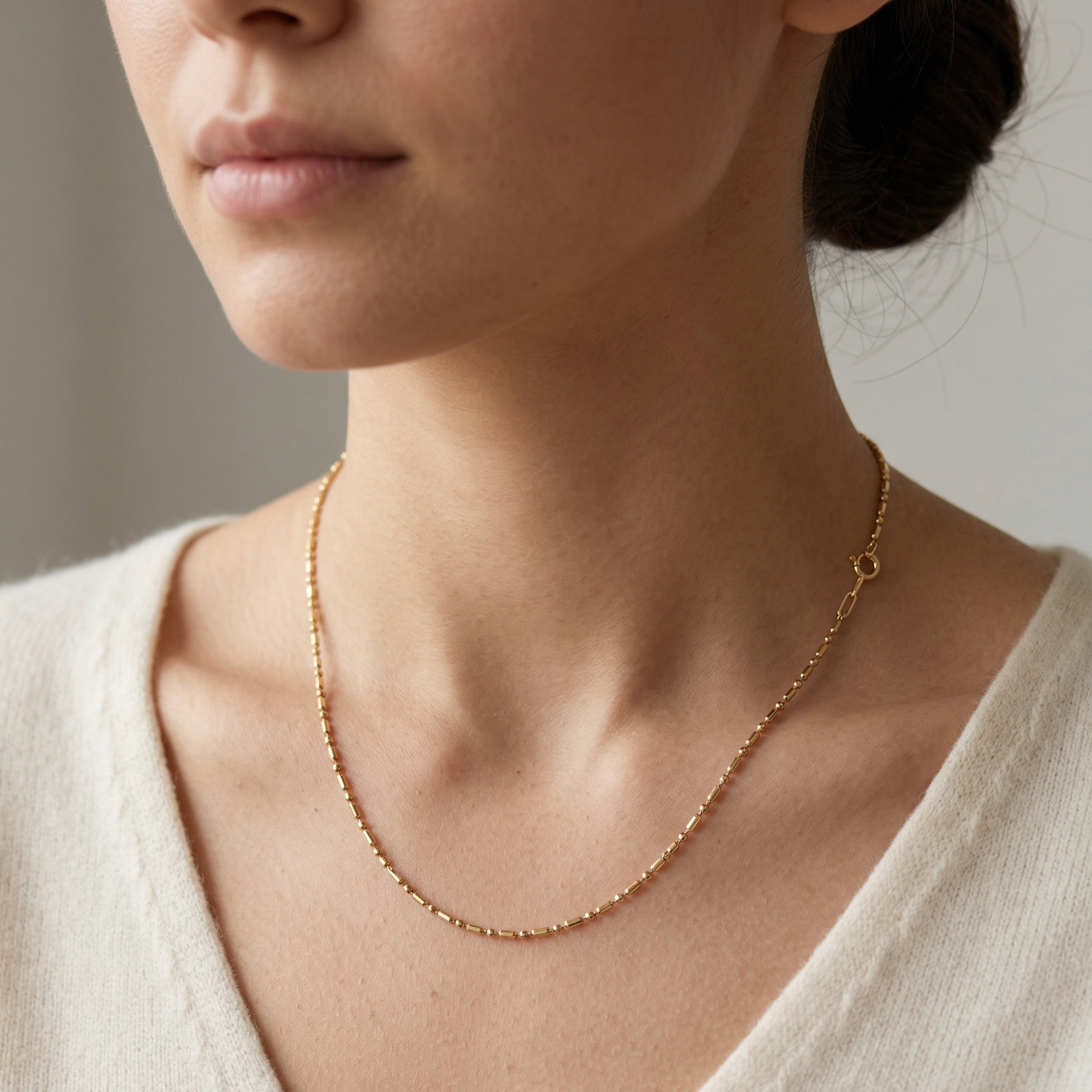 Collar minimalista de bolitas y barras en plata 925 bañada en oro de 18k