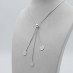 Collar de plata 925 con tres dijes redondos texturizados en caída