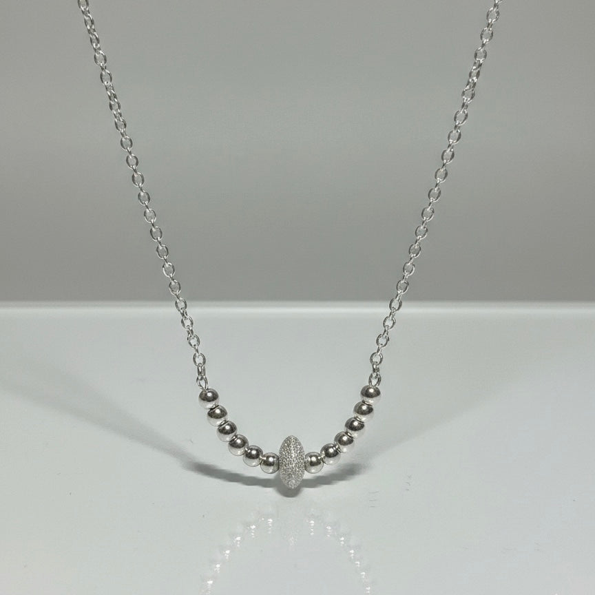 Collar de plata 925 con esferas pulidas y dije textura escarcha