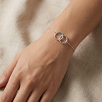 Pulsera Emilia Plateada en Plata 925 ajustable puesta en la muñeca | Emmas