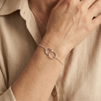 Pulsera Emilia Plateada en Plata 925 ajustable puesta en la muñeca