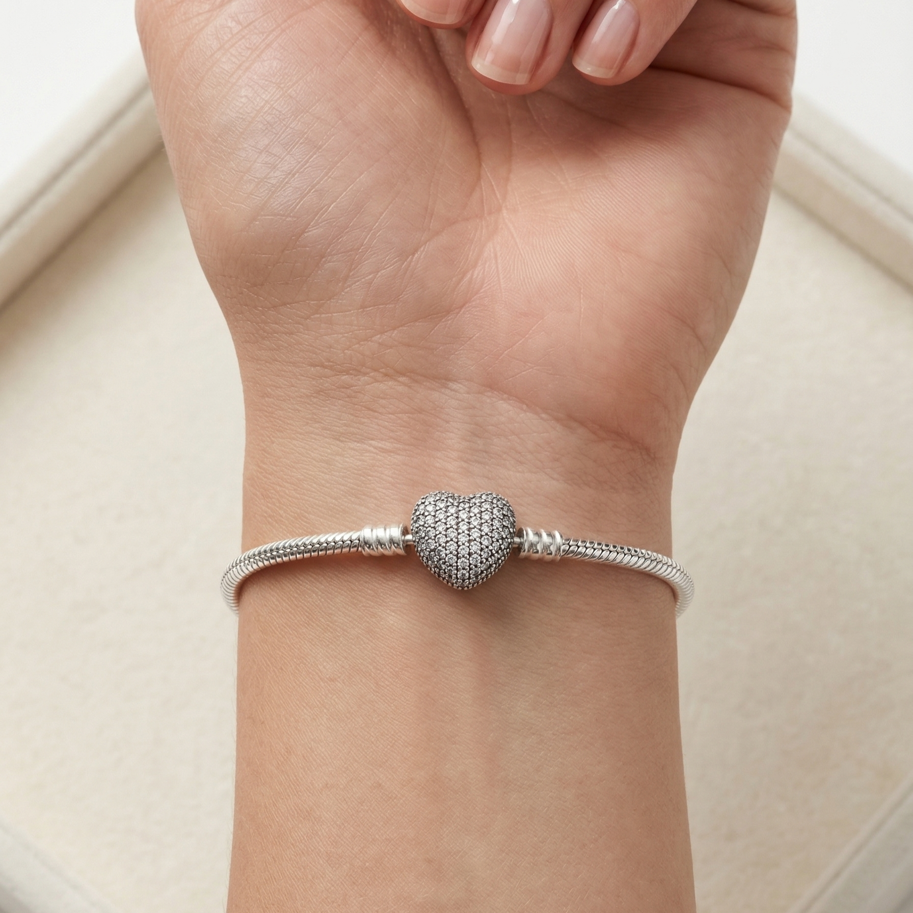 Pulsera tipo snake para charms de plata 925 con cierre de corazón brillante