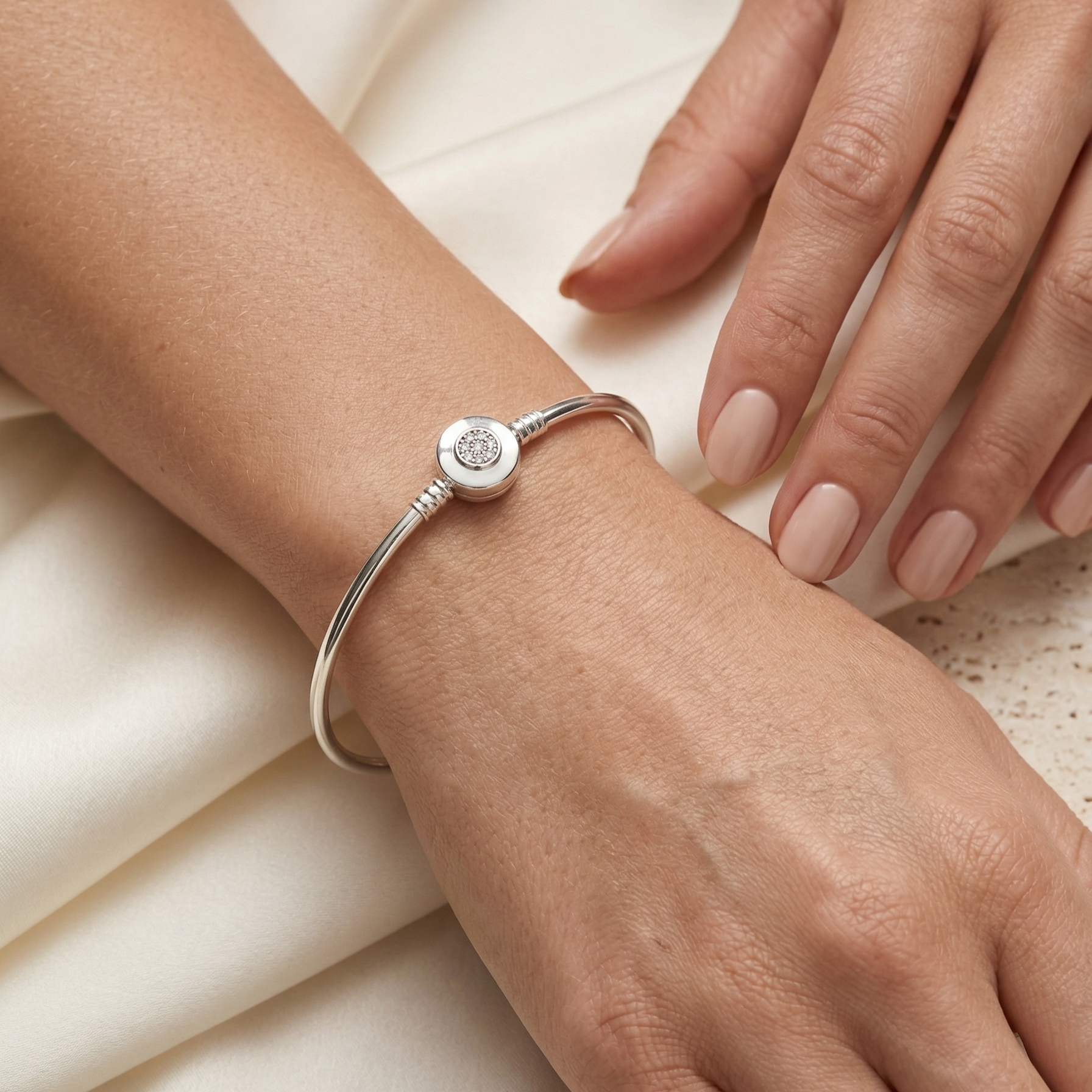 Pulsera charms rígida destello de plata 925 con diseño minimalista