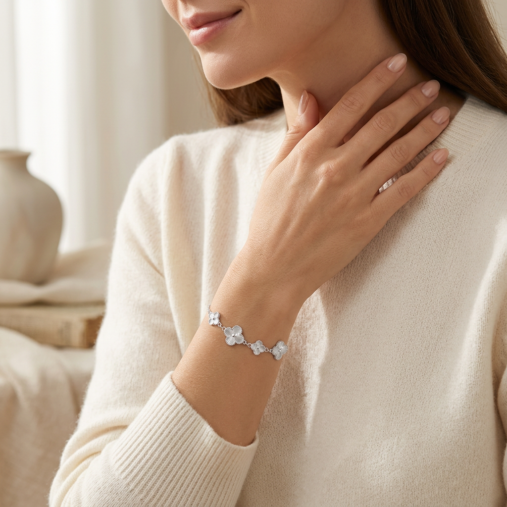 Pulsera Jardín Isadora de plata 925 con cuatro flores texturizadas
