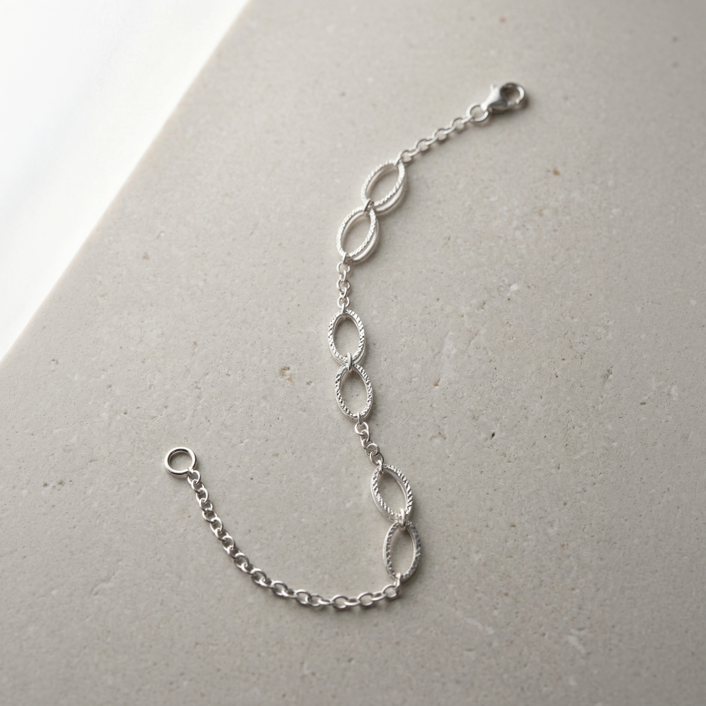 Pulsera delicada de plata 925 con 3 pares de óvalos texturizados