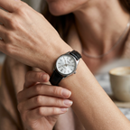 Reloj Casio LTP-V005L-7B para mujer con correa negra de cuero y esfera clara