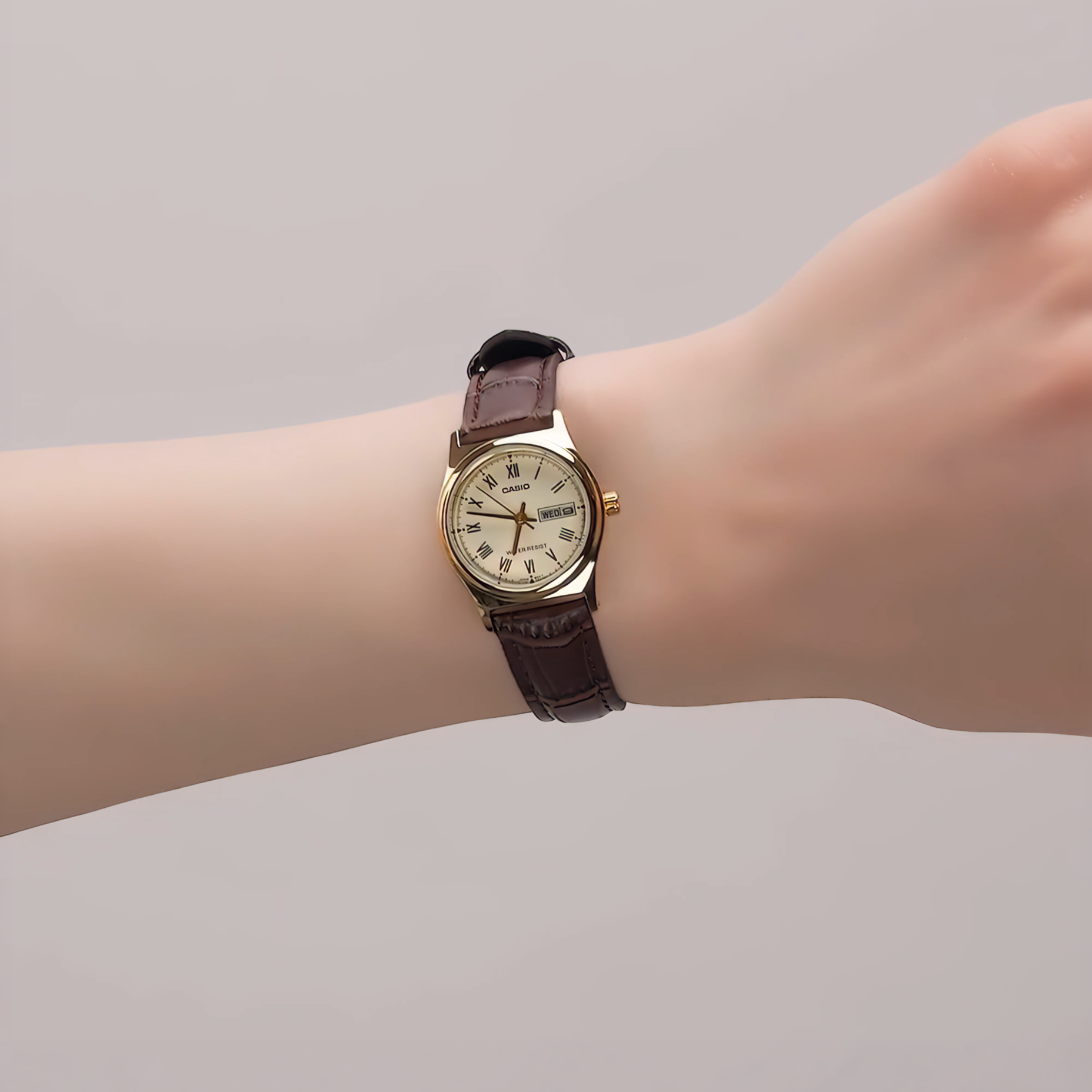 Reloj Casio LTP-V006GL-9B para mujer con correa de cuero marrón y caja dorada