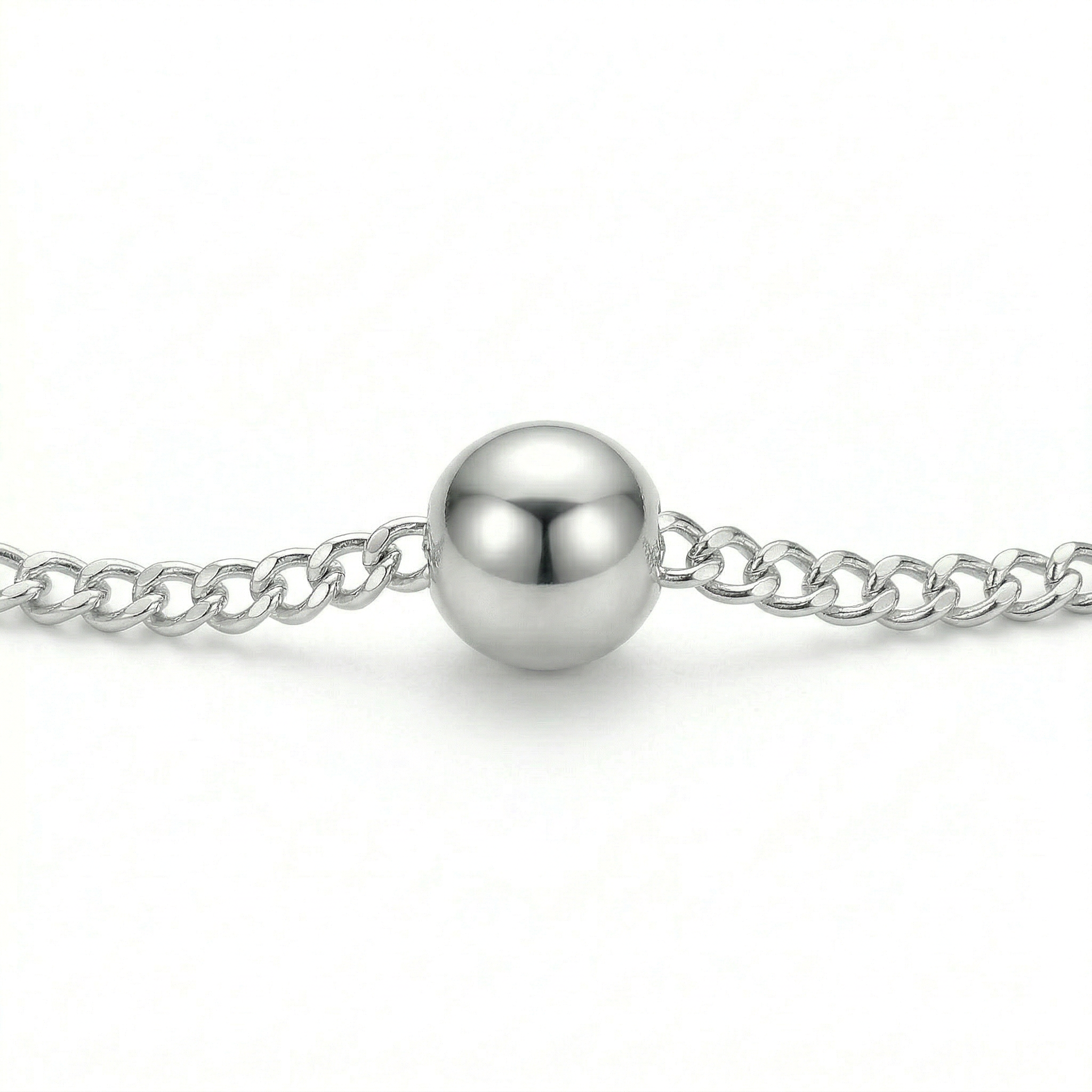 Detalle de esfera pulida en tobillera de plata 925